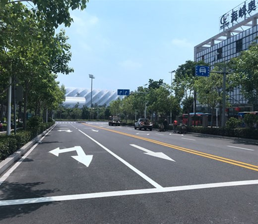 不懂這些道路交通標(biāo)志線(xiàn)，駕照24分你都不夠扣！